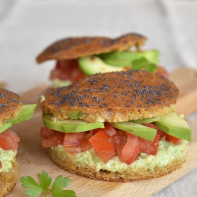 Pains burgers au paprika et guacamole